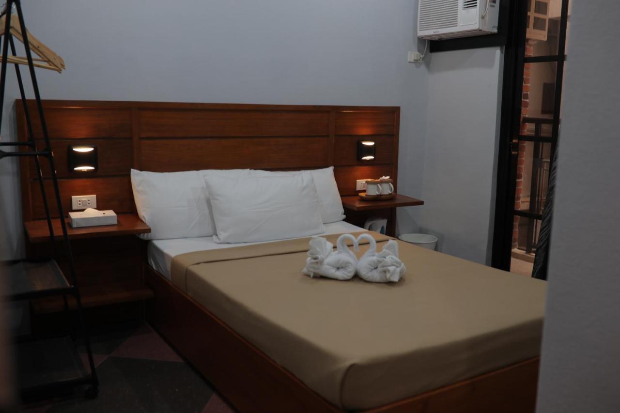 Cerca Hotel Balabag  ภายนอก รูปภาพ