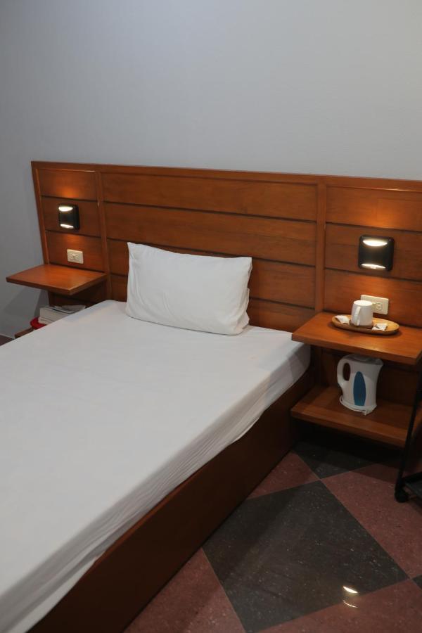 Cerca Hotel Balabag  ภายนอก รูปภาพ