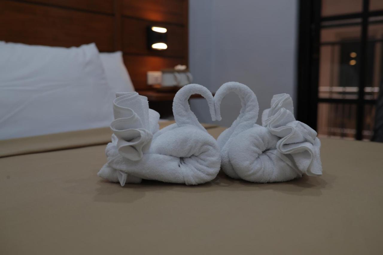 Cerca Hotel Balabag  ภายนอก รูปภาพ