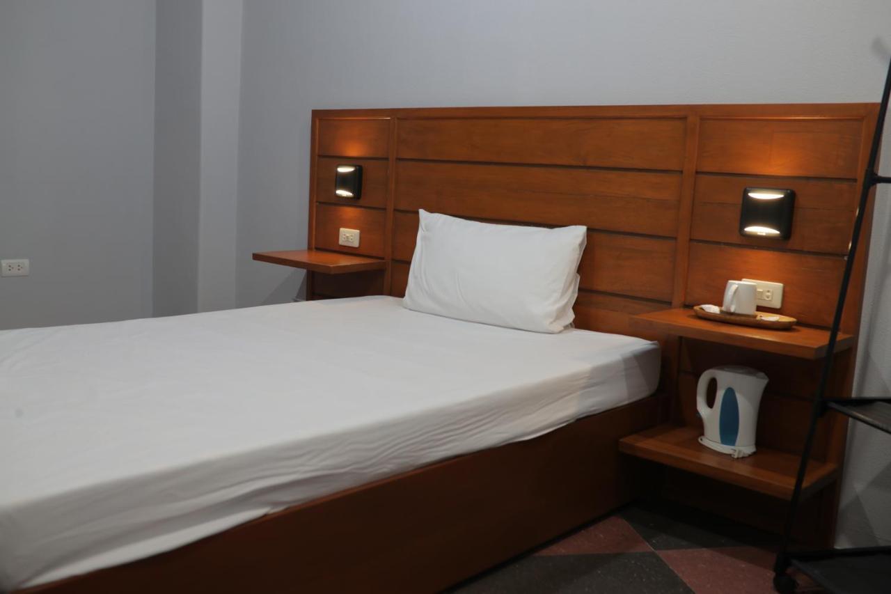Cerca Hotel Balabag  ภายนอก รูปภาพ