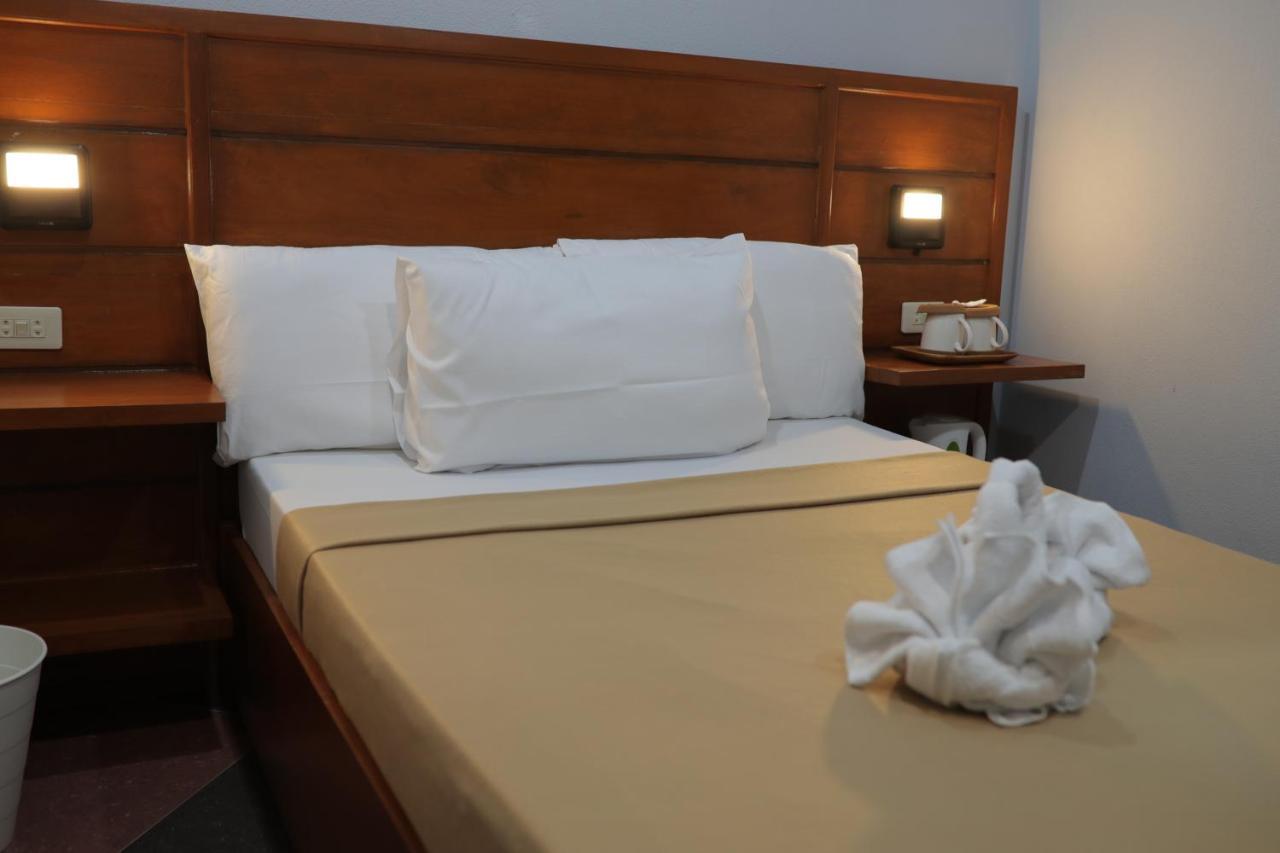 Cerca Hotel Balabag  ภายนอก รูปภาพ